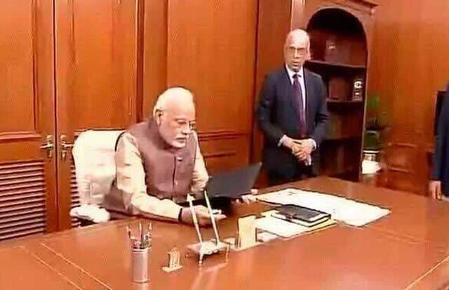 मोदी ने किया पीएमओ को सशक्त