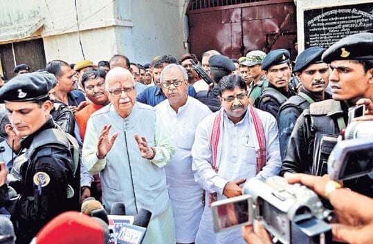 आपातकाल की याद आ गयी: आडवाणी