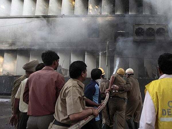 मुंबईः रेलवे स्टेशन से सटी नमन बिल्डिंग में आग