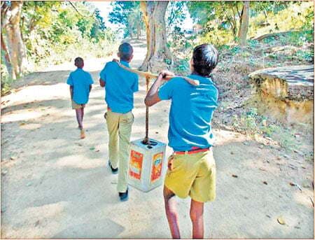 उम्मीदों के पहाड़ के बोझ से बचपन बचाइए