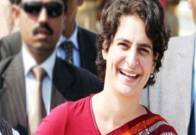 कांग्रेस में एक बार फिर उठी प्रियंका को कमान देने की मांग