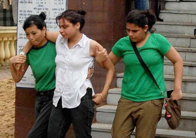 सुरंग में फंसी मेट्रो ट्रेन, कई बीमार