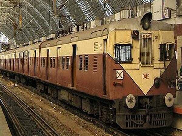 मुंबई लोकल का बढ़ा हुआ किराया वापस