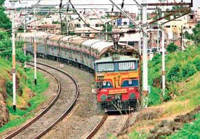 मौकापरस्ती बनाम रेल का कायाकल्प