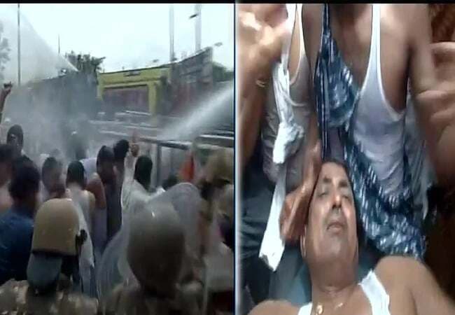 व्यापमं घोटालाः कांग्रेस ने शिवराज के घर के बाहर किया प्रदर्शन