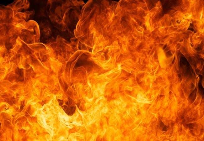 सीएसटी स्टेशन की कॉमर्शियल बिल्डिंग में लगी आग