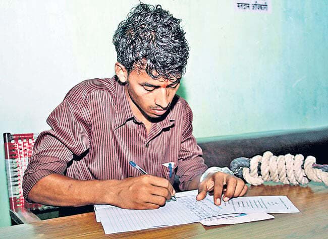 हथकड़ी पहन बेकसूर अमरजीत ने दी परीक्षा