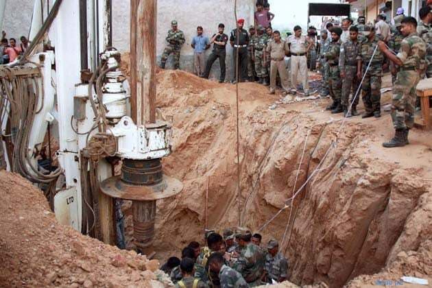 नहीं बचाया जा सका बोरवेल में गिरी खुशबू को