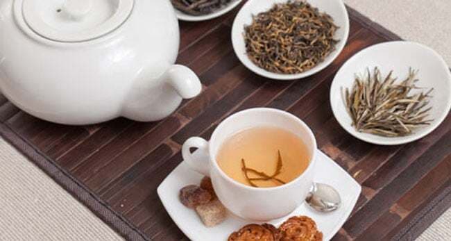 मोटी तनख्वाह वाली नौकरी छोड़ आइआइटी के छात्र बेच रहे हैं चाय