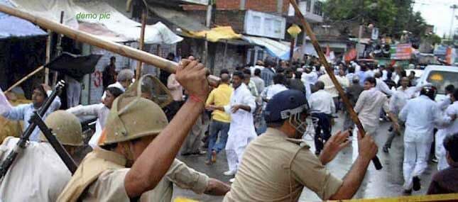यूपी:बिजली और पानी पर घमासान,भाजयुमो कार्यकर्ताओं और पुलिस के बीच हिंसक झडप