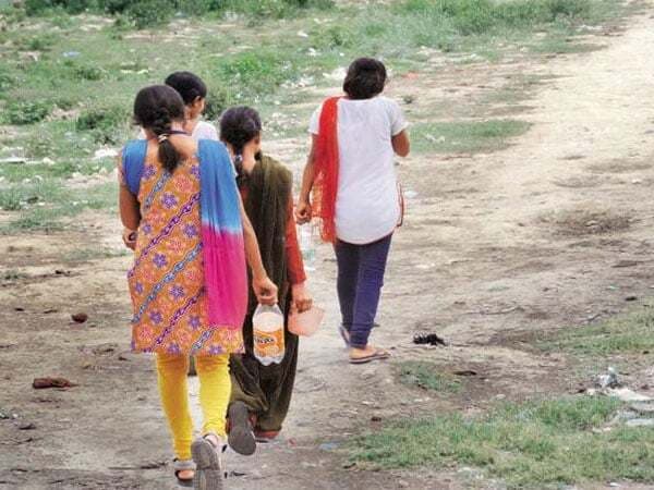 खुले में शौच रेप का बड़ा कारण, मानवाधिकार आयोग ने भेजा सरकार को नोटिस