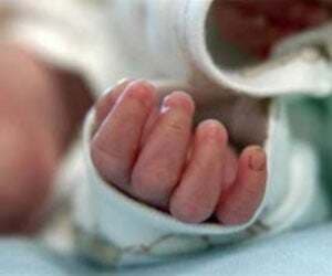 दूसरी बच्ची होने पर बाप ने बेटी को पटक कर मार डाला