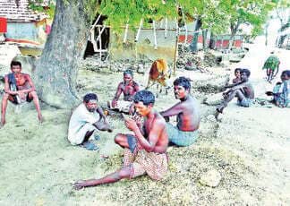 वंचित समुदाय की महिलाएं पुरुषों से हैं आगे