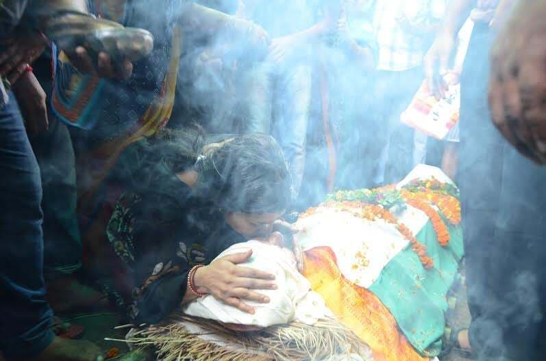 शहीद डिप्टी कमांडेंट हीरा कुमार झा को आठ वर्षीय बेटे ने दी मुखाग्नि