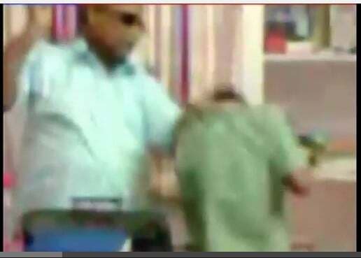 शिक्षक ने की दृष्टिहीन छात्रों की बेरहमी से पिटाई,वीडियो जारी