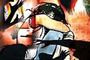 पहले मौलवी ने किया रेप,अब घर वाले पड़े हैं जान के पीछे