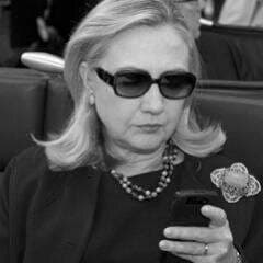 हिलेरी चाहतीं हैं और कड़े प्रतिबंध लगाये जायें रुस पर