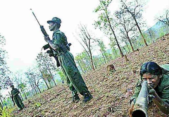 गिरीडीह की पारसनाथ पहाडी पर स्थित माओवादी ठिकाने से हथियारों का जखीरा जब्त