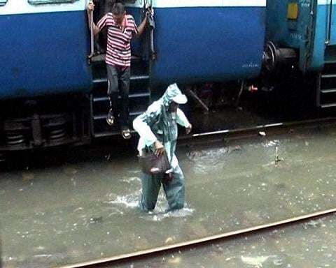 भारी बारिश के कारण ठाणे में 50 गांव जलमग्न