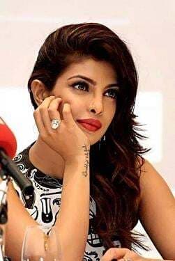 केबीसी की हॉट सीट पर दिखेंगी हॉट प्रियंका