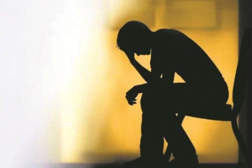 मानसिक रूप से हैं परेशान तो हेल्पलाइन नंबरों पर करें कॉल, मनोचिकित्सक करेंगे समस्याओं का समाधान