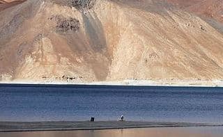 पैंगोंग त्से झील के पास चीन ने बनाया हेलीपैड, सैनिकों की संख्या भी बढ़ाई, सीमा पर बढ़ सकता है तनाव