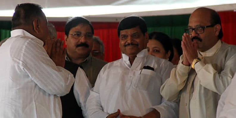 सपा में हो रहा अमर पर नफा-नुकसान का मंथन