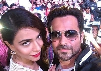 बोले इमरान,मुझसे किस करवाया जाता है