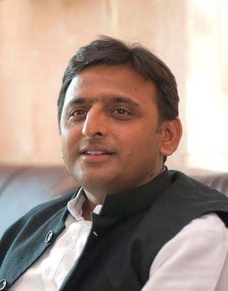 अखिलेश को संकट में डाल रहे दंगे