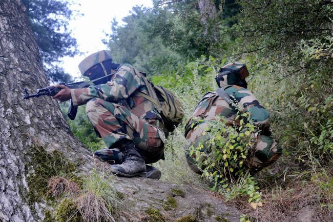 पुलवामा में आतंकवादियों और सेना के बीच मुठभेड़,एक आतंकी ढ़ेर