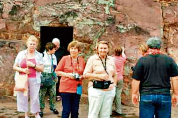 परदेसी भाषा दिला रही रोजी-रोटी