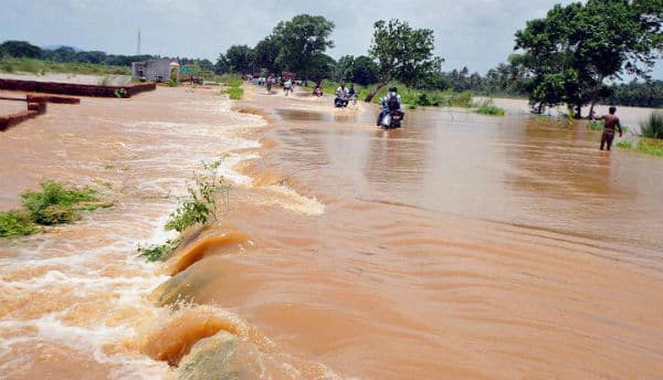 श्रीनगर में बाढ़ की चेतावनी जारी, झेलम खतरे के निशान से उपर