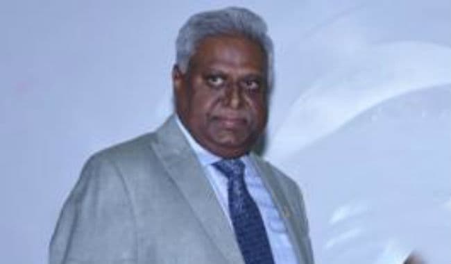 सीबीआइ प्रमुख रंजीत सिन्हा का विवादों से चोली-दामन का नाता है