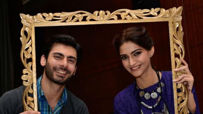 ''मां का फोन'' सुनकर क्‍यों चौंक गए सोनम-फवाद