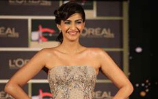 जानिए क्‍यों डर जाती है सोनम लिफ्ट वाली बात से...