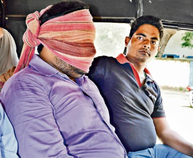 शादी से किया इनकार, तो चेहरे पर तेजाब फेंकने की दी धमकी
