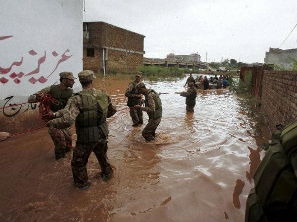 पाकिस्तान में बाढ़, राहत कार्य के लिए सेना तैनात