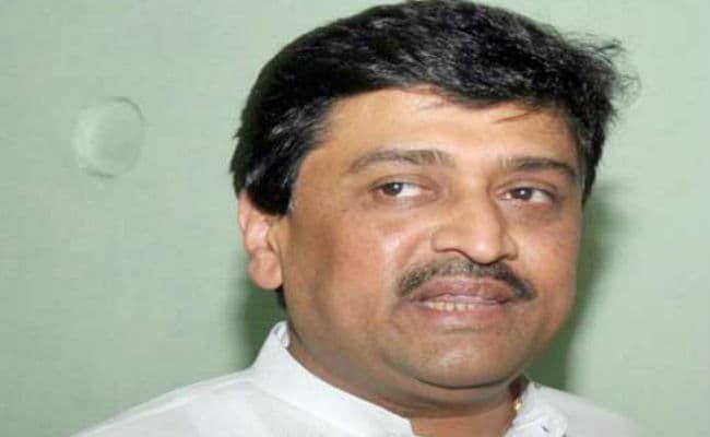 अदालत ने किया अशोक चव्हाण के खिलाफ चुनाव आयोग का आदेश निरस्त