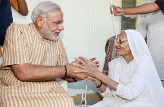 नरेंद्र मोदी के जन्‍मदिन के लिए मां हीराबेन बना रही हैं खास लड्डू