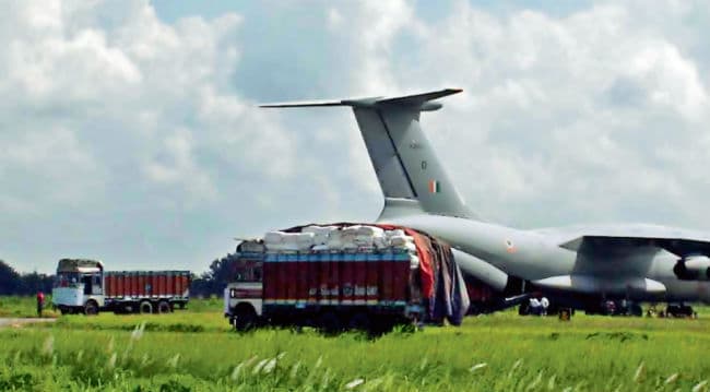 गजराज से झारखंड सरकार ने कश्मीर भेजा 40 हजार कंबल