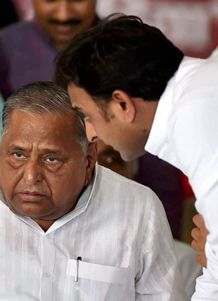 उत्तरप्रदेश में सपा का शानदार प्रदर्शन, मैनपुरी लोस सीट से जीते तेज प्रताप