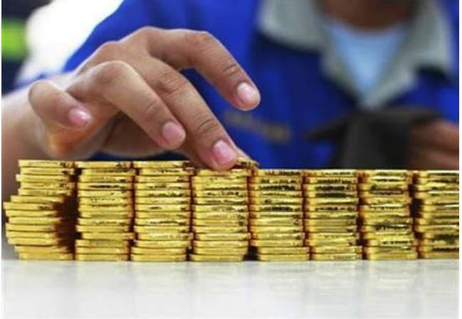 कई दिनों की गिरावट के बाद सोना संभला