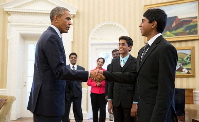 ओबामा भारतीय मूल के अमेरिकी स्पेलिंग बी विजेताओं से मिले