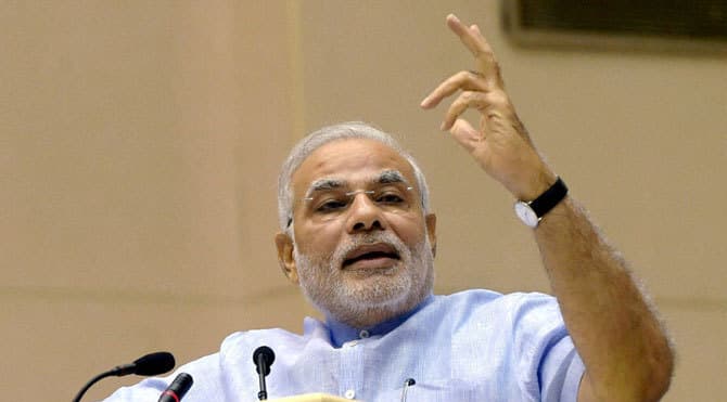 पहली बार घर पहुंचे पीएम मोदी,गुजराती में संबोधित कर जीता दिल