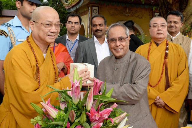वियतनाम की सफल यात्रा के बाद स्वदेश लौटे राष्ट्रपति प्रणब मुखर्जी