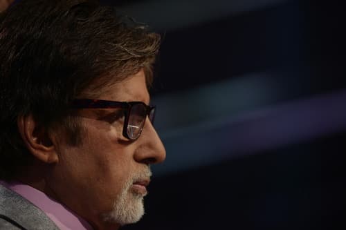 जानिए क्यों भर आयी महानायक अमिताभ की आंखें