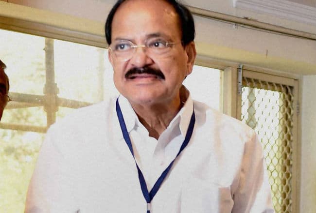 नायडू का अजित पर पलटवार पूछा, अबतक क्यों नहीं बना था स्मारक