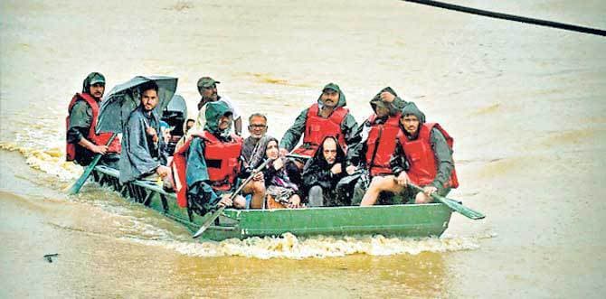 धरती के स्वर्ग को किसने बनाया नरक!