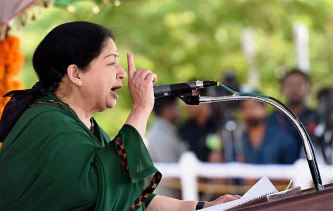 आयकर मामला: जयललिता पहुंचीं हाईकोर्ट