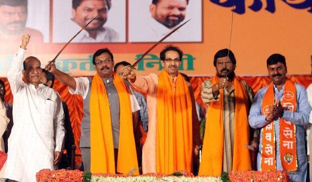 बीजेपी-शिवसेना गंठबंधन : आता पुष्कल झाले